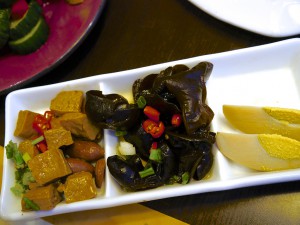 Tofu met pinda's, 'mashroom' en ei